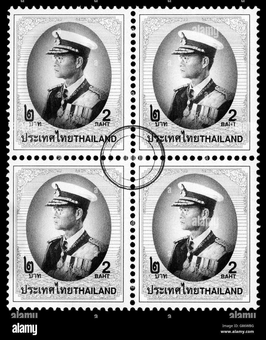 Un timbre-poste de Sa Majesté le Roi Bhumibol Adulyadej de Thaïlande Banque D'Images