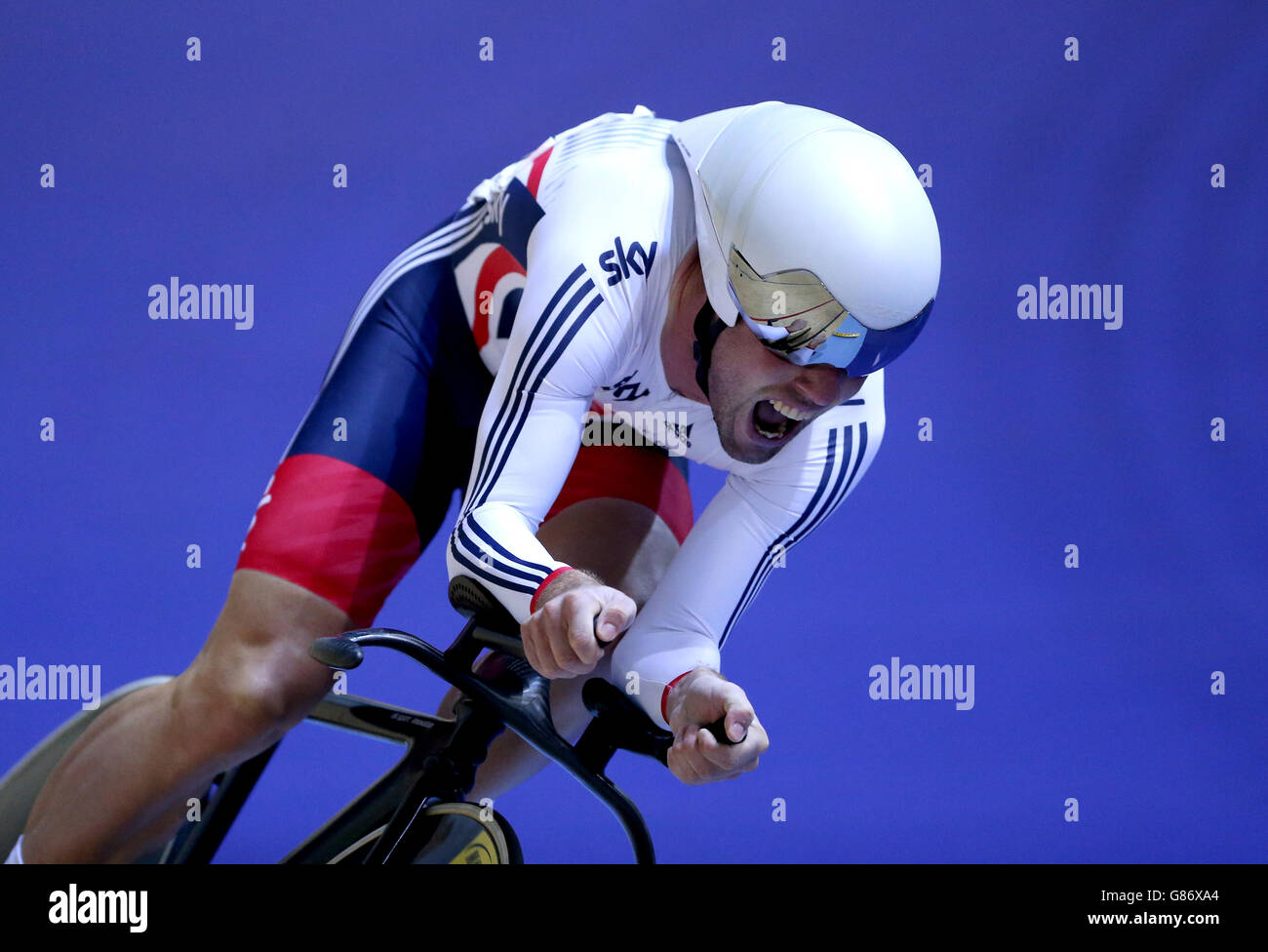 Faites équipe avec Mark Cavendish en Grande-Bretagne pendant le procès de l'Omnium masculin le troisième jour de la série Revolution à Derby Arena. Banque D'Images