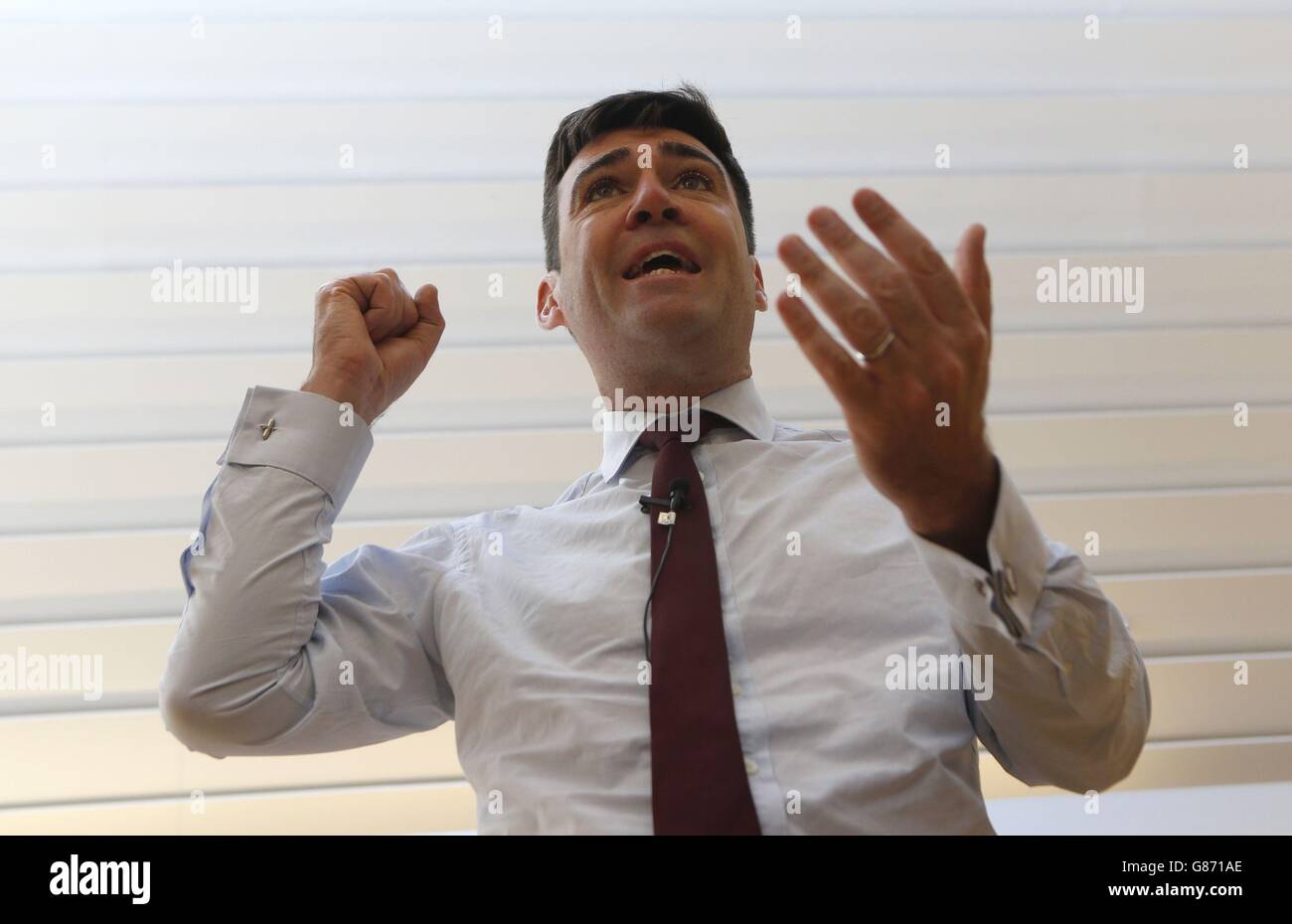 Andy Burnham, un dirigeant travailliste plein d’espoir, s’exprime lors d’un événement des membres travaillistes à Édimbourg, après qu’il ait déclaré qu’il n’interférerait pas avec le parti travailliste écossais s’il remporte la course pour le poste le plus haut. Banque D'Images