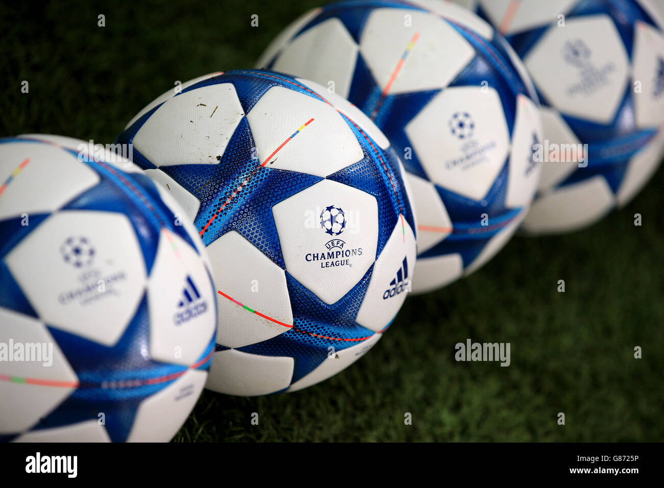 Football - UEFA Champions League - qualification - Play-off - Club Brugge / Manchester United - Jan Breydel Stadion.Ballon de match officiel de la Ligue des champions adidas avant le lancement. Banque D'Images