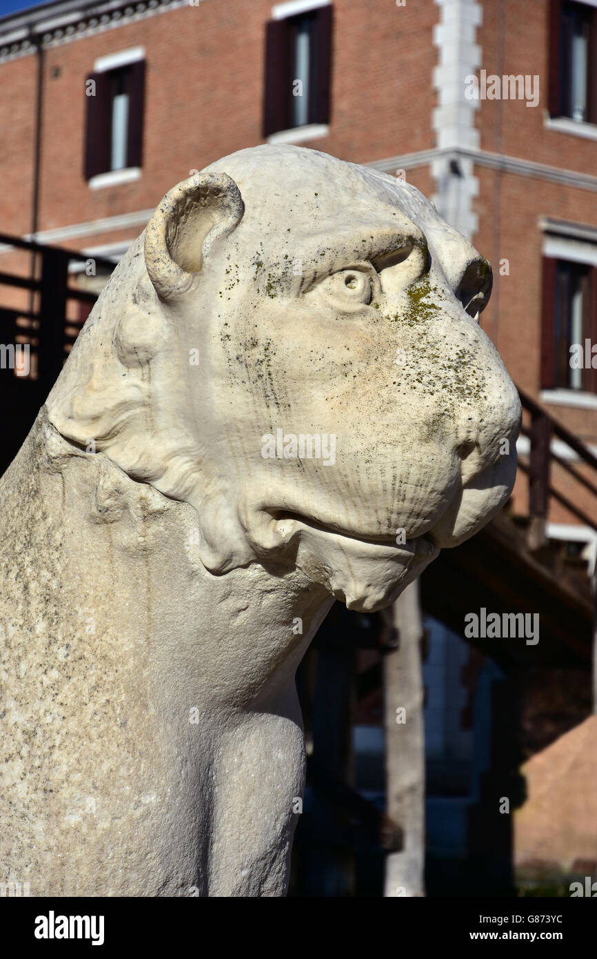 Byzantine ancienne lion en face de l'Arsenal de Venise main gate, prises à partir de la Grèce au 17ème siècle Banque D'Images