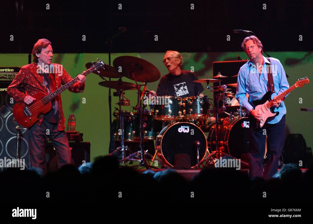 (De gauche à droite) le bassiste Jack Bruce, le batteur Ginger Baker et Eric Clapton of Cream. Banque D'Images