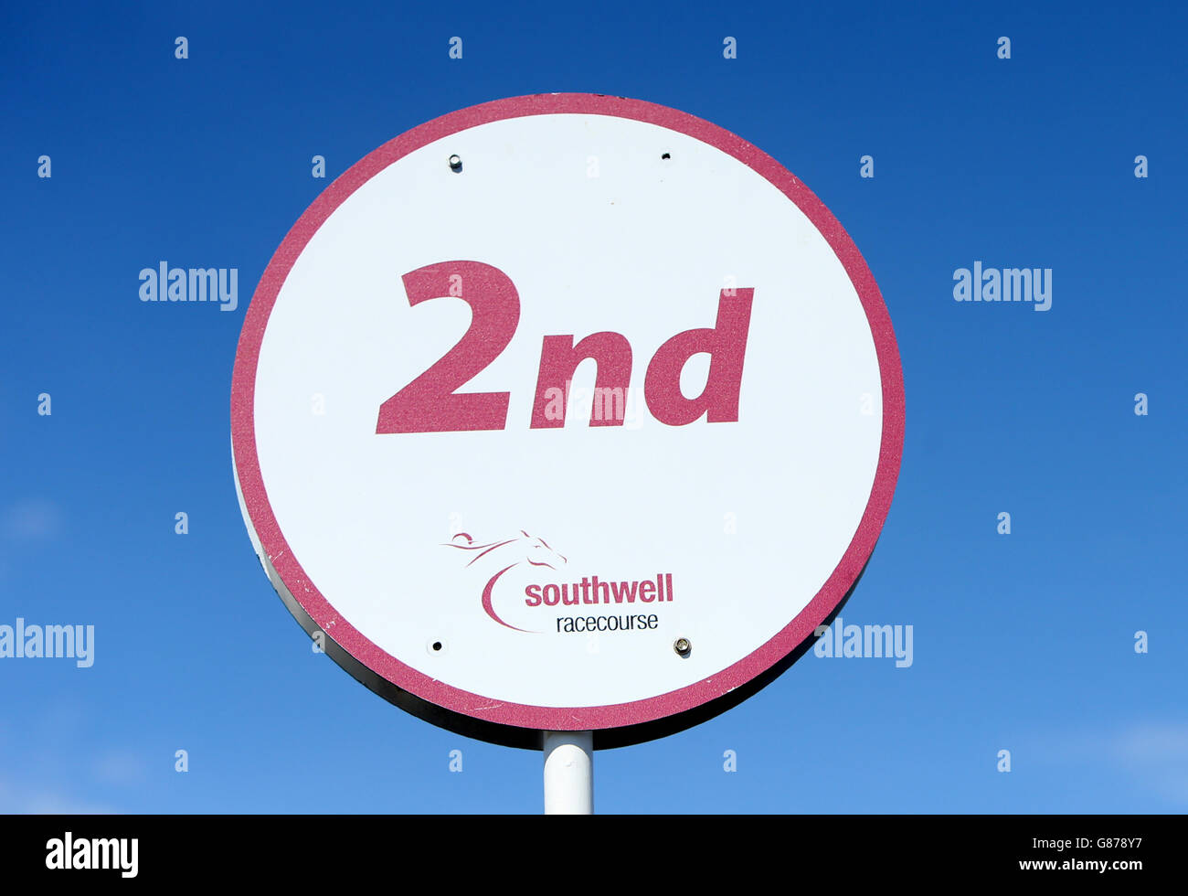 Courses hippiques - Hippodrome de Southwell.Une vue générale du deuxième signe de la place des gagnants dans l'anneau de parade de l'hippodrome de Southwell Banque D'Images