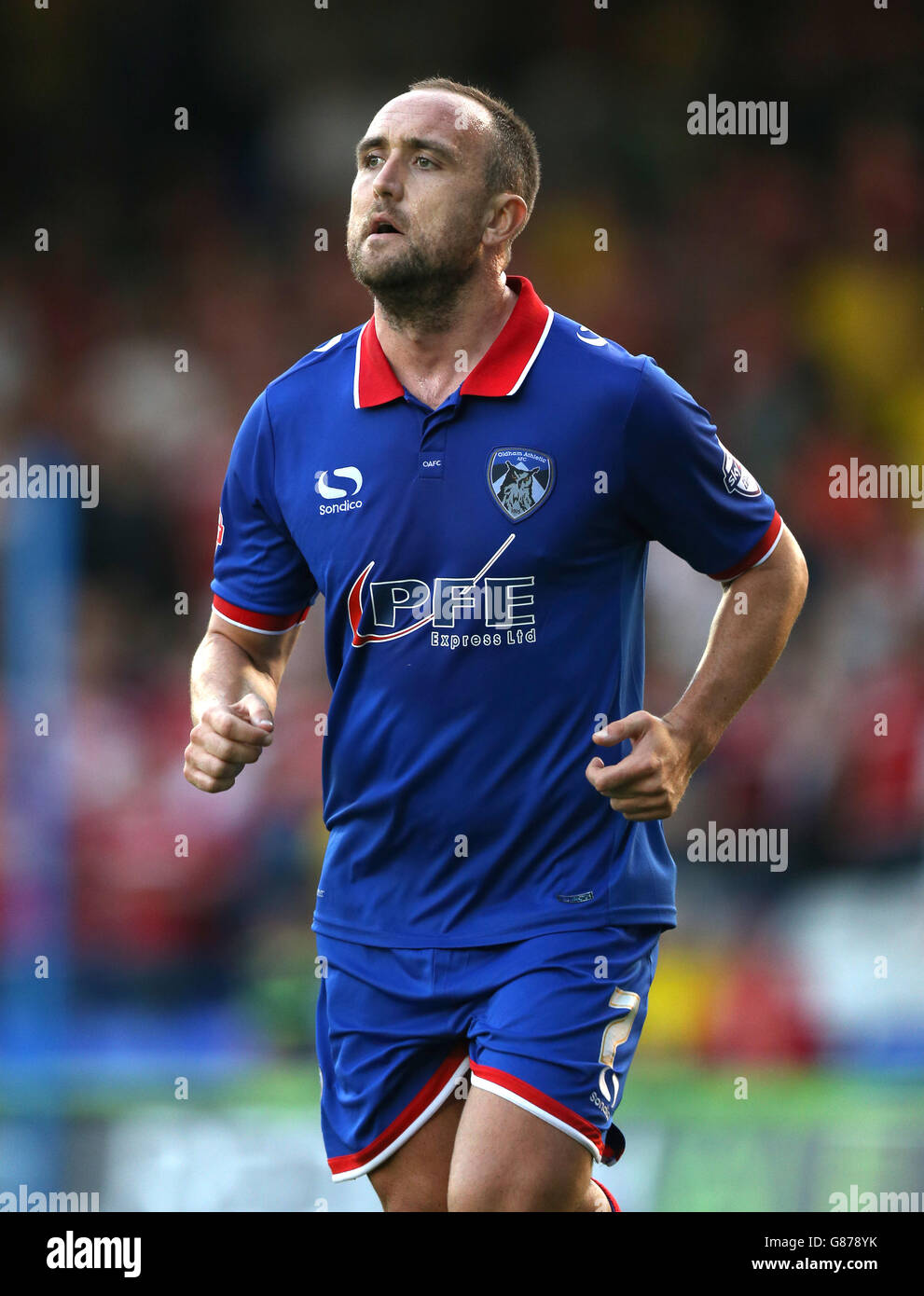 Lee Croft d'Oldham Athletic lors de la coupe Capital One, premier match rond à Boundary Park, Oldham. APPUYEZ SUR ASSOCIATION photo. Date de la photo: Mercredi 12 août 2015. Voir PA Story FOOTBALL Oldham. Le crédit photo devrait se lire comme suit : Simon Cooper/PA Wire. . Aucune utilisation avec des fichiers audio, vidéo, données, listes de présentoirs, logos de clubs/ligue ou services « en direct » non autorisés. Utilisation en ligne limitée à 45 images, pas d'émulation vidéo. Aucune utilisation dans les Paris, les jeux ou les publications de club/ligue/joueur unique. Banque D'Images