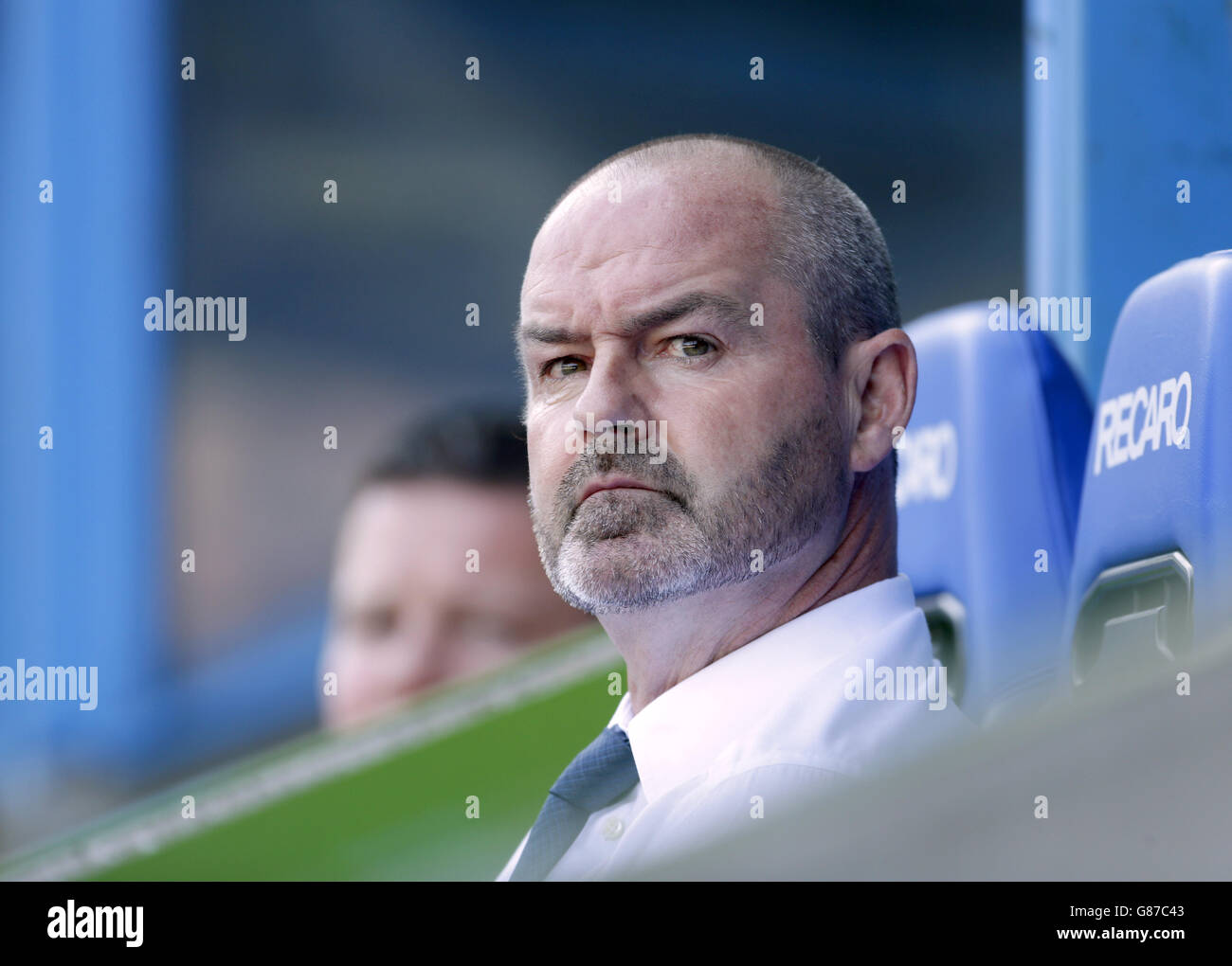 Steve Clarke, directeur de Reading, regarde pendant le match entre Reading et MK dons Banque D'Images