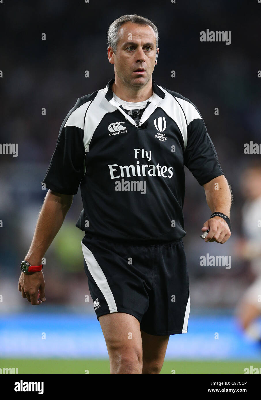 Arbitre John Lacey pendant le match de la coupe du monde de l'échauffement au stade de Twickenham, Londres. Banque D'Images