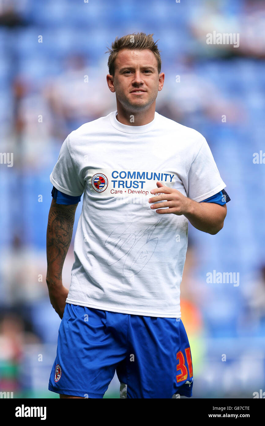 Football - Championnat de pari de ciel - lecture v Milton Keynes dons - Madejski Stadium.Simon Cox, Reading Banque D'Images