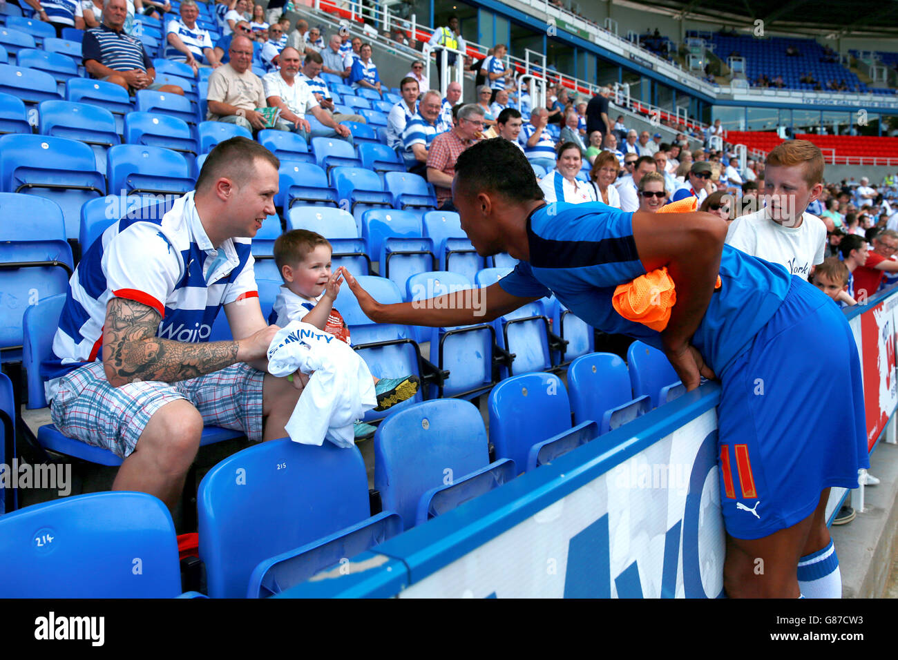 Sky Bet Championship Soccer - - Lecture v Milton Keynes Dons - Madejski Stadium Banque D'Images