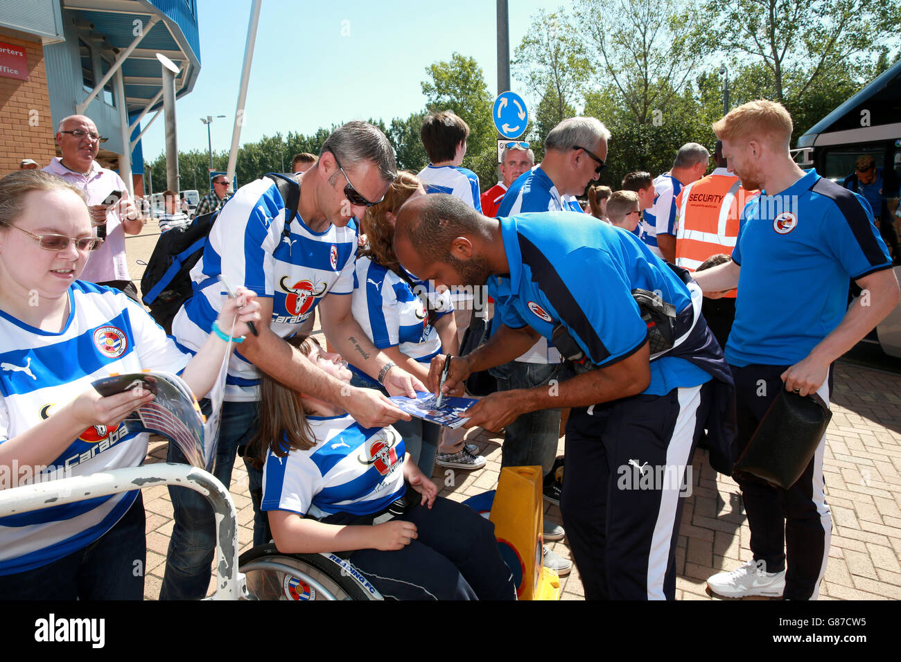 Sky Bet Championship Soccer - - Lecture v Milton Keynes Dons - Madejski Stadium Banque D'Images