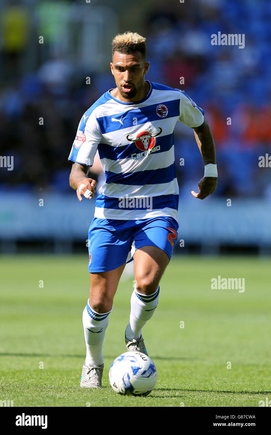 Football - Championnat de pari de ciel - lecture v Milton Keynes dons - Madejski Stadium. Daniel Williams, lecture Banque D'Images