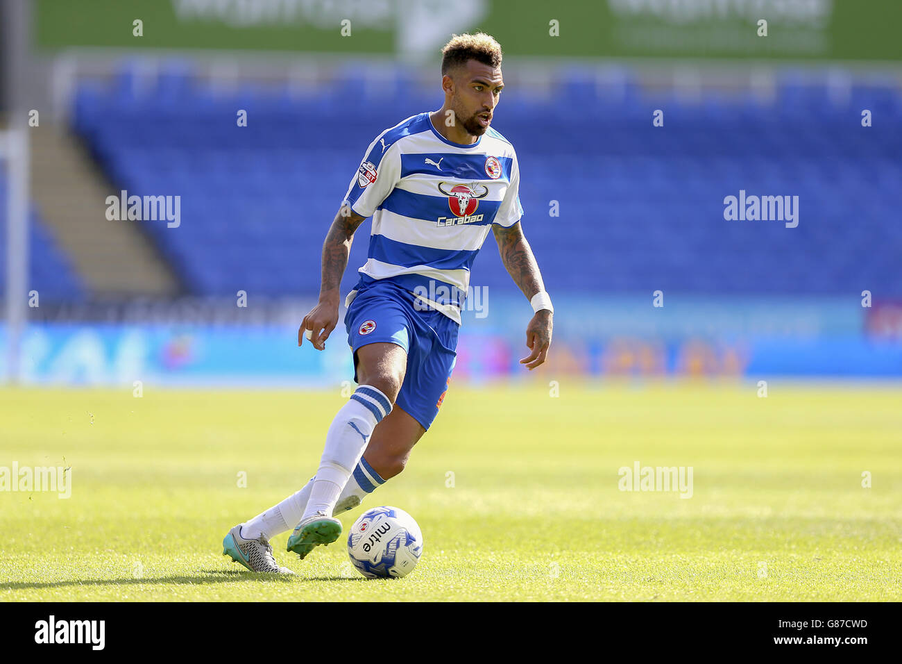 Sky Bet Championship Soccer - - Lecture v Milton Keynes Dons - Madejski Stadium Banque D'Images