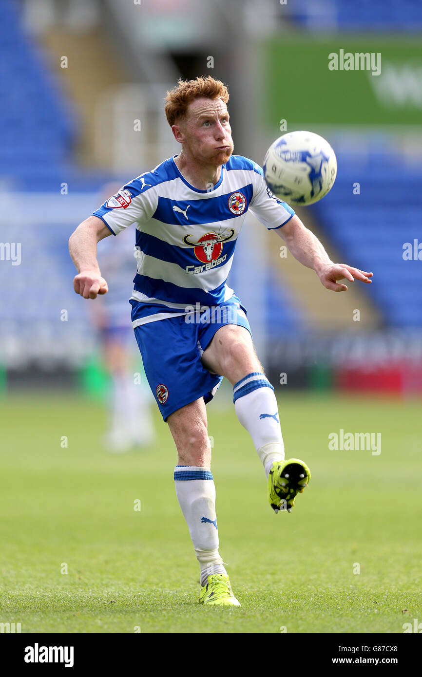 Football - Championnat de pari de ciel - lecture v Milton Keynes dons - Madejski Stadium. Stephen Quinn, Reading Banque D'Images
