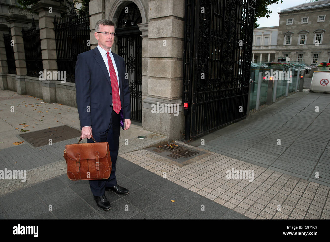 Alan Ahearne, ancien conseiller spécial de l'ancien ministre des Finances Brian Lenihan, arrive à Leinster House, Dublin, pour comparaître devant l'enquête bancaire Oireachtas. Banque D'Images