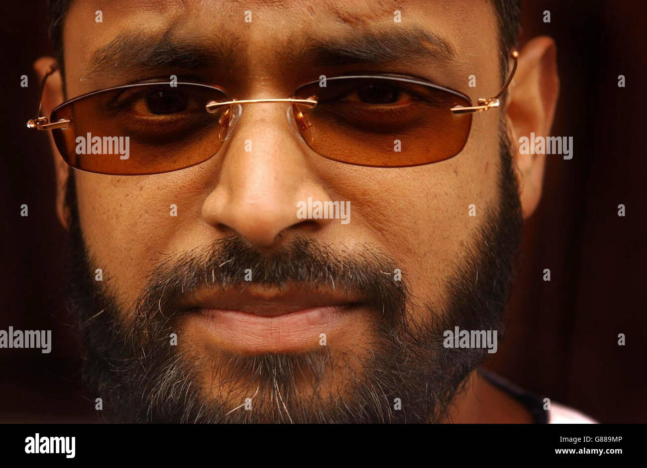 Moazzam Begg, ancien détenu de Guantanamo Bay, est à l'extérieur pour offrir son soutien à Babar Ahmad après qu'une décision ait autorisé son extradition vers les États-Unis, où il sera accusé d'aider à financer le terrorisme. Banque D'Images