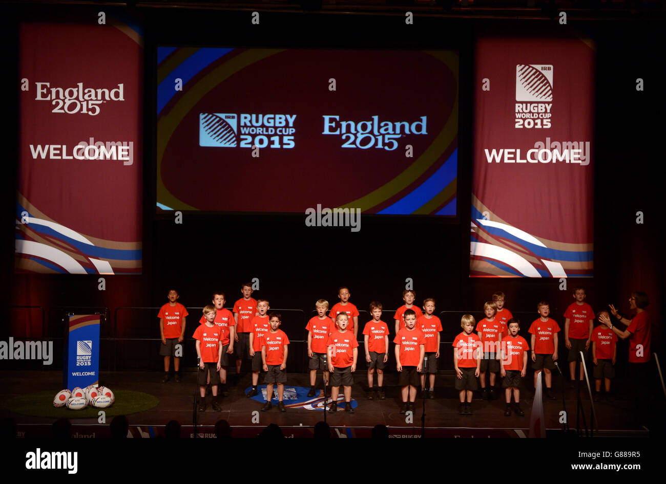 Les enfants de l'école primaire Withdean chantent « World in Union » avant la cérémonie d'accueil au Brighton Dome.APPUYEZ SUR ASSOCIATION photo.Date de la photo : vendredi 11 septembre 2015.Voir l'histoire de PA RUGBYU Japon.Le crédit photo devrait se lire comme suit : Adam Davy/PA Wire. Banque D'Images