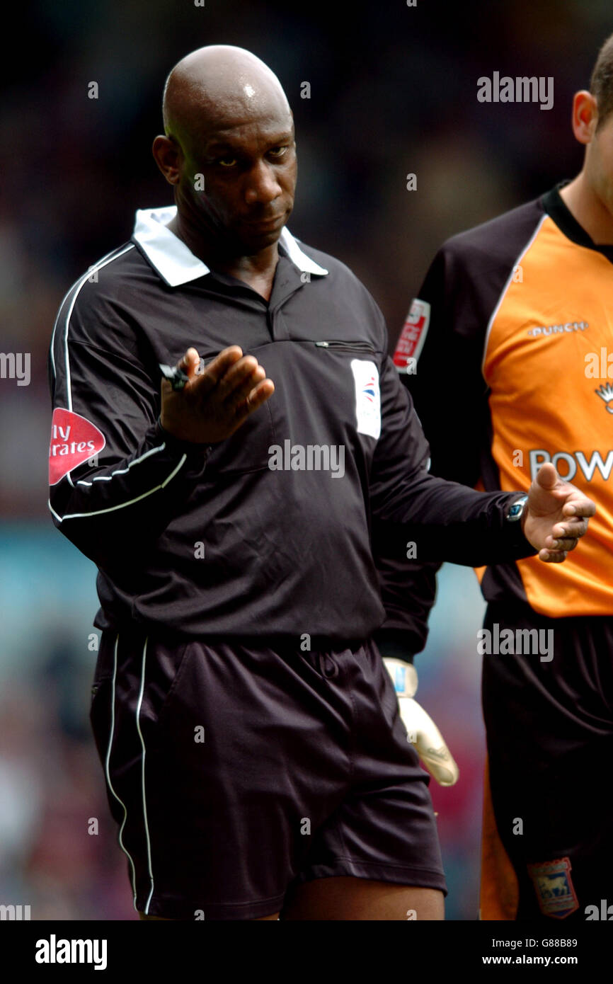 Football - Championnat de la ligue de football Coca-Cola - demi-finale de jeu - West Ham United v Ipswich Town - Upton Park. Uriah Rennie, arbitre Banque D'Images