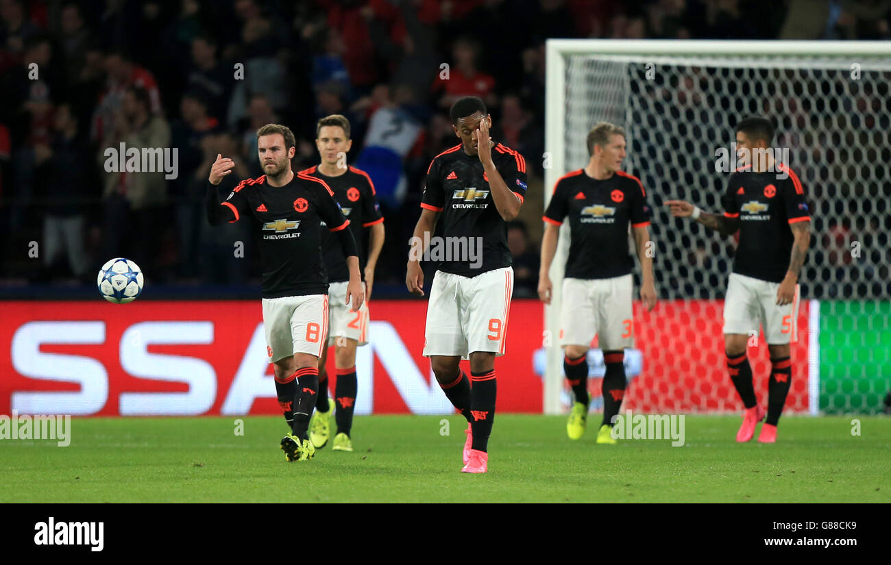 Football - UEFA Champions League - Groupe B - PSV Eindhoven / Manchester United - Philips Stadion.Les joueurs de Manchester United ont été abattus après le score PSV Eindhoven Banque D'Images