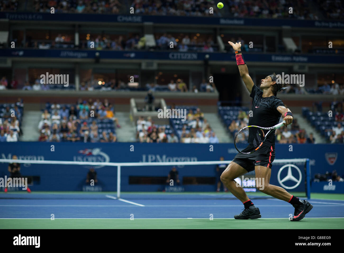 Rafael Nadal lors de son premier match de singles masculin contre Borna Coric le premier jour de l'US Open à l'US Open au Billie Jean King National tennis Center le 31 2015 août à New York, Etats-Unis. Banque D'Images