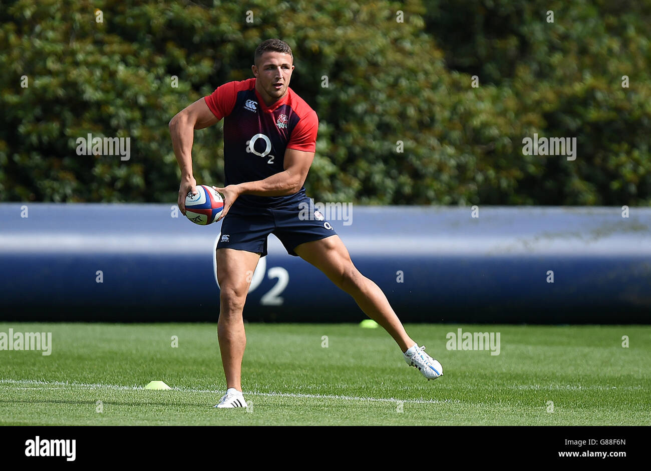 Rugby Union - session d'entraînement en Angleterre - Pennyhill Park.Sam Burgess (à gauche) pendant une séance d'entraînement au parc Pennyhill, Bagshot. Banque D'Images