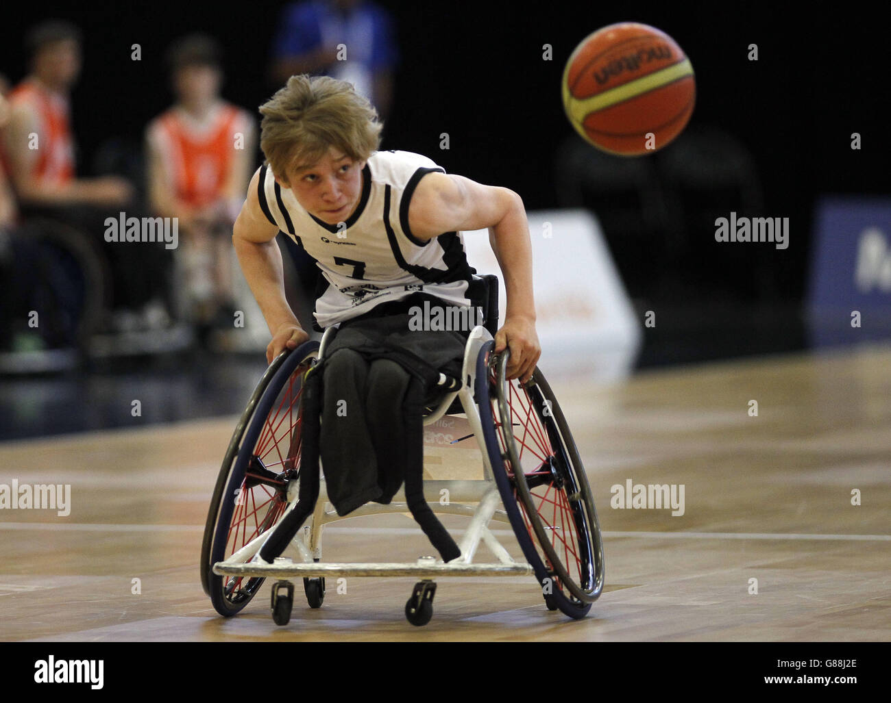 L'Angleterre du Nord en action lors de la finale de basketball en fauteuil roulant aux Jeux scolaires de Sainsbury en 2015 à l'arène régionale de Manchester. Banque D'Images