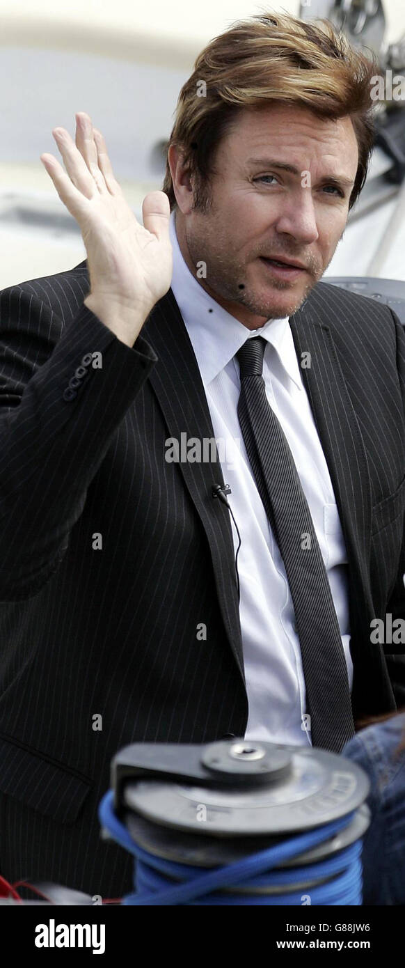 Le chanteur de pop Simon le bon, 46 ans, est de retour à bord du yacht « Arnold Clark Drum ». Le chanteur Duran Duran va faire la course du bateau dans le célèbre Rolex Fastnet Yacht Race de 608 miles le 7 août. Le chanteur a échappé de peu à la mort lorsque le bateau a pris sa taille au large de la côte de Falmouth après avoir été pris dans le mauvais temps lors de la course Fastnet de 1985. Banque D'Images