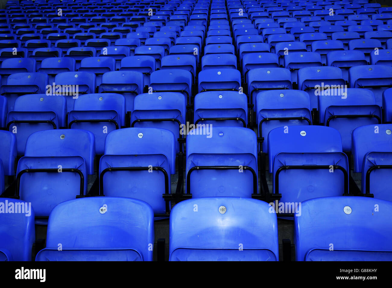 Une vue générale des sièges au stade Madejski, stade de Reading Banque D'Images