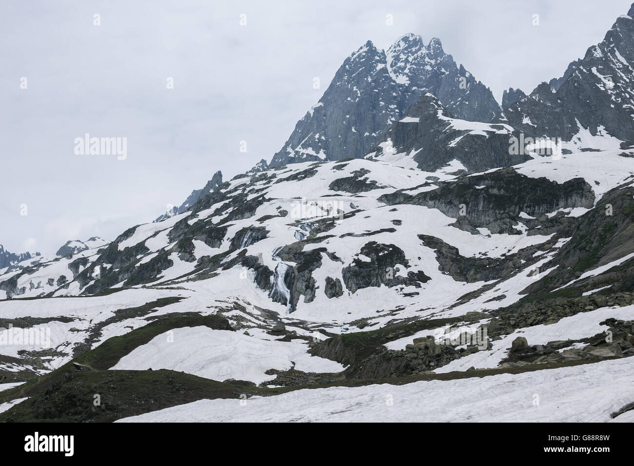 Belle vue sur la montagne de neige de Sonamarg Banque D'Images