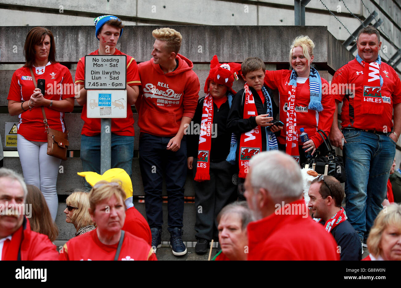 Rugby Union - coupe du monde de Rugby 2015 - Pool A - pays de Galles v Uruguay - Millennium Stadium.Fans gallois avant le match de la coupe du monde de rugby au Millennium Stadium de Cardiff. Banque D'Images