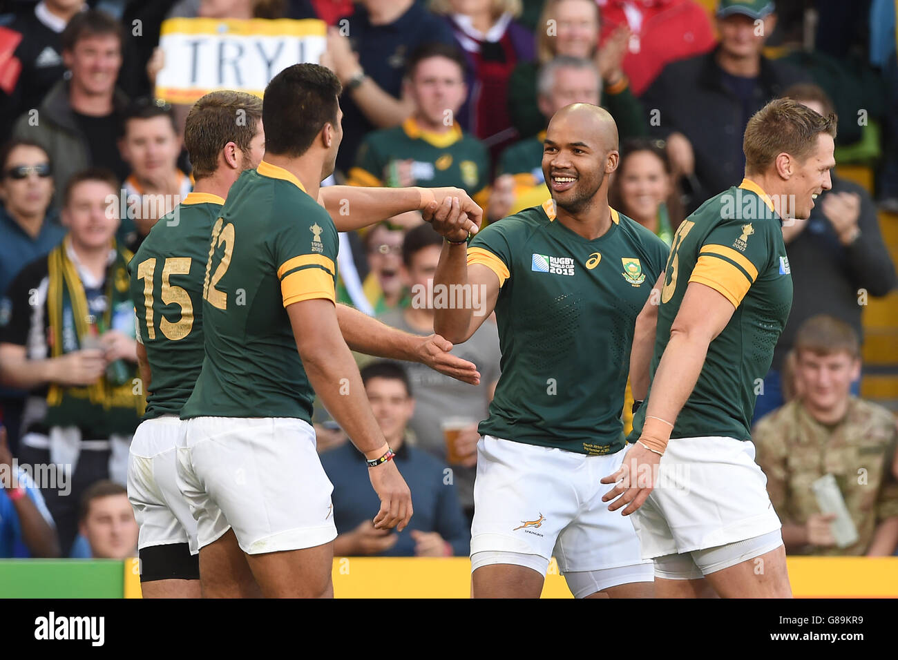 Le JP Pietersen d'Afrique du Sud (deuxième à droite) célèbre son essai lors du match de la coupe du monde de rugby à Villa Park, Birmingham. Banque D'Images