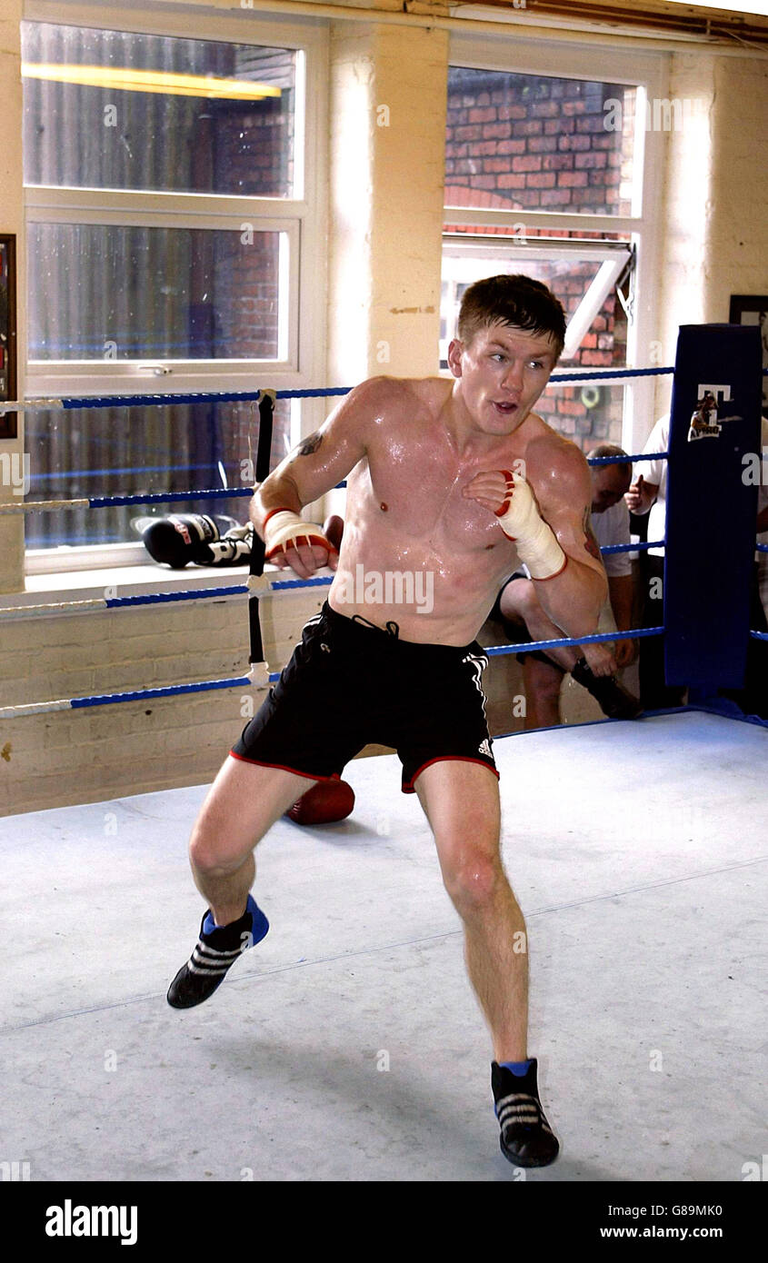 Ricky Hatton trains - salle de gym Betta-bodies. Trains Ricky Hatton. Banque D'Images