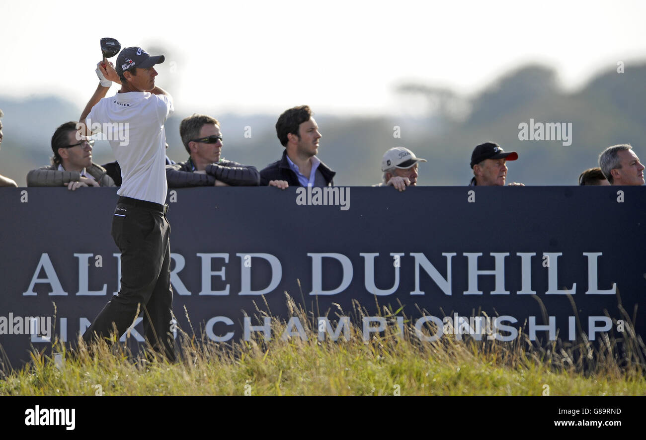 Nicolas Colsaerts sur le 7e tee pendant le troisième jour du championnat Alfred Dunhill Links au Old course, St Andrews. APPUYEZ SUR ASSOCIATION photo. Date de la photo: Samedi 3 octobre 2015. Voir PA Story GOLF Dunhill. Le crédit photo devrait se lire: Neil Hanna/PA Wire. RESTRICTIONS . Aucune utilisation commerciale. Pas de fausse association commerciale. Pas d'émulation vidéo. Aucune manipulation des images. Banque D'Images Nicolas Colsaerts sur le 7e tee pendant le troisième jour du championnat Alfred Dunhill Links au Old course, St Andrews. APPUYEZ SUR ASSOCIATION photo. Date de la photo: Samedi 3 octobre 2015. Voir PA Story GOLF Dunhill. Le crédit photo devrait se lire: Neil Hanna/PA Wire. RESTRICTIONS . Aucune utilisation commerciale. Pas de fausse association commerciale. Pas d'émulation vidéo. Aucune manipulation des images. Banque D'Images