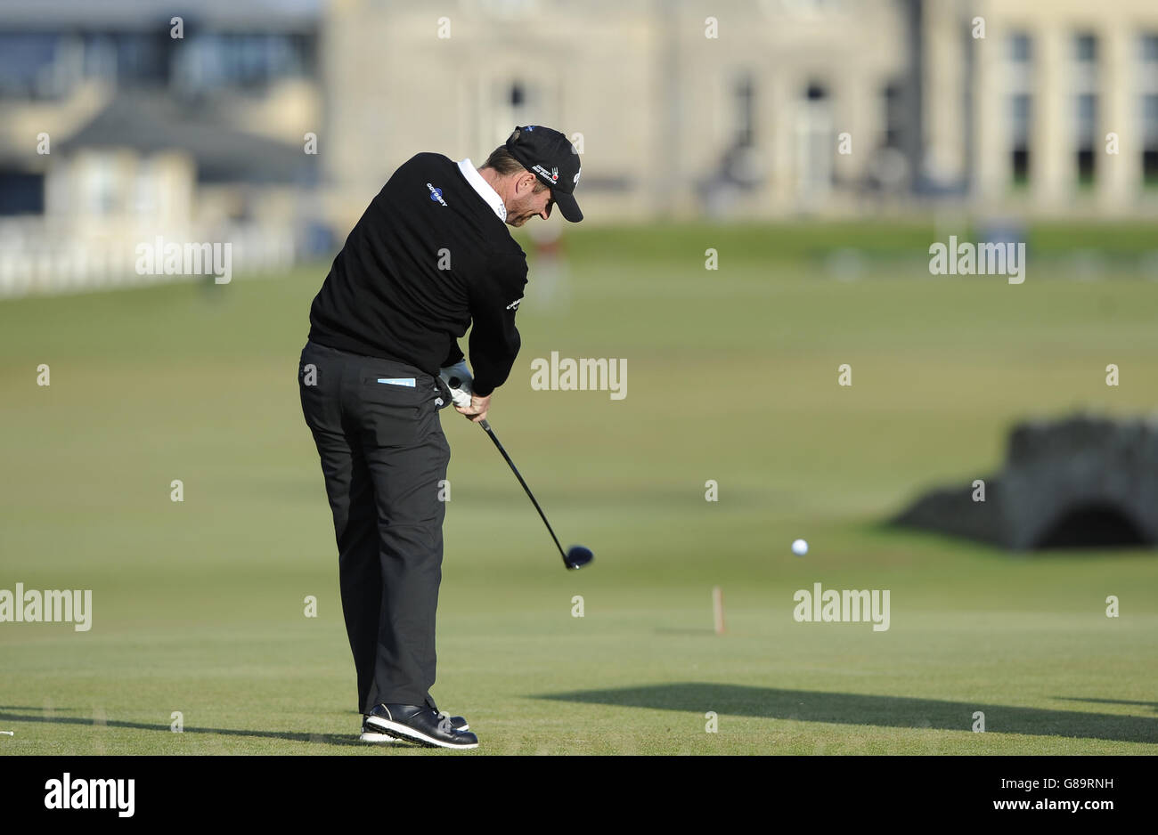 Marc Warren débarque au 18e jour du troisième jour du championnat Alfred Dunhill Links au Old course, St Andrews. APPUYEZ SUR ASSOCIATION photo. Date de la photo: Samedi 3 octobre 2015. Voir PA Story GOLF Dunhill. Le crédit photo devrait se lire: Neil Hanna/PA Wire. RESTRICTIONS aucune utilisation commerciale. Pas de fausse association commerciale. Pas d'émulation vidéo. Aucune manipulation des images. Banque D'Images Marc Warren débarque au 18e jour du troisième jour du championnat Alfred Dunhill Links au Old course, St Andrews. APPUYEZ SUR ASSOCIATION photo. Date de la photo: Samedi 3 octobre 2015. Voir PA Story GOLF Dunhill. Le crédit photo devrait se lire: Neil Hanna/PA Wire. RESTRICTIONS aucune utilisation commerciale. Pas de fausse association commerciale. Pas d'émulation vidéo. Aucune manipulation des images. Banque D'Images