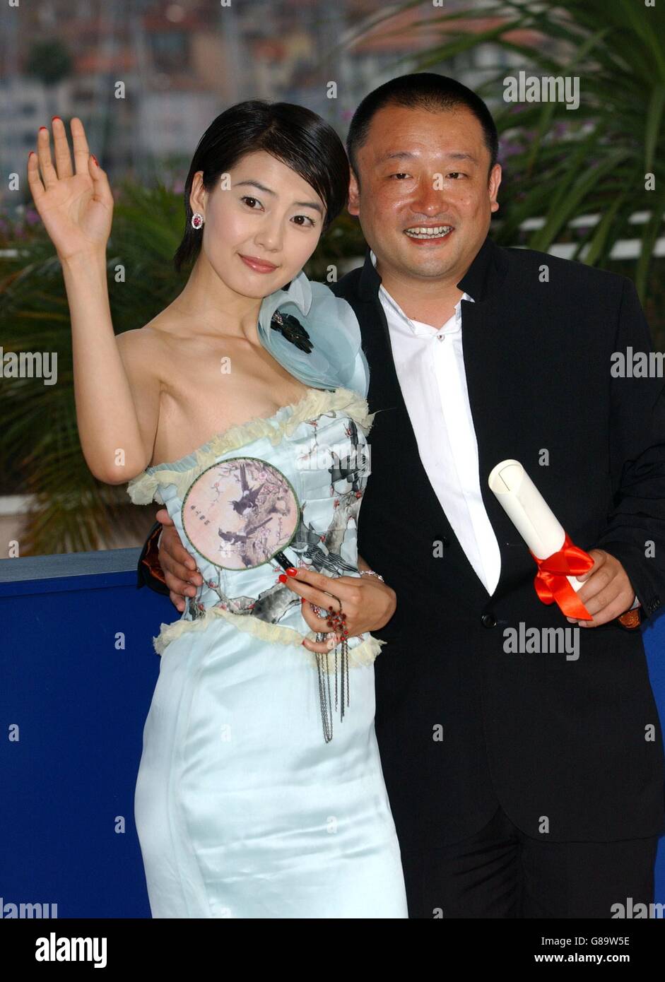 Le réalisateur chinois Wang Xiaoshuai, avec le Prix du jury pour son film Shanghai Dreams avec l'actrice Gao Yuanyuan à la Riviera Terrance. Banque D'Images