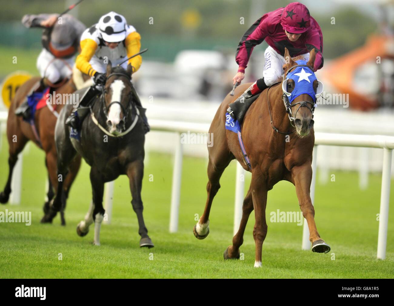 La merveille de Tylery criblée par Pat Smullen (à droite) sur leur chemin vers la victoire dans le Joe McGrath handicap pendant la Juddmonte Beresford Stakes-Irish Pony Club Day à l'hippodrome de Curragh, comté de Kildare. Banque D'Images