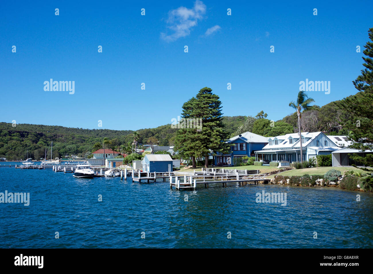 Maisons au bord de l'eau et Wagstaffe Jolie plage Central Coast NSW Australie Banque D'Images