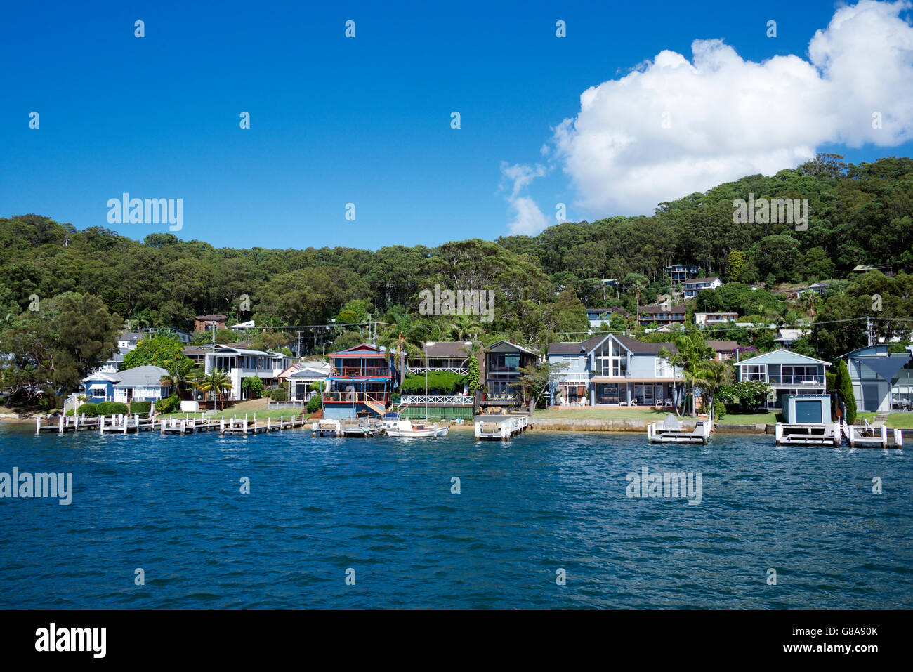 Maisons au bord de l'eau de Brisbane Wagstaffe Central Coast NSW Australie Banque D'Images