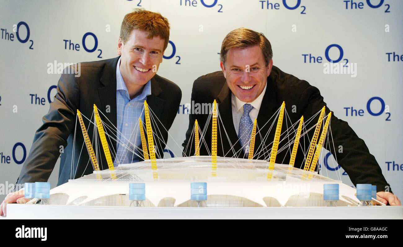 Matthew Key, directeur général d'O2 UK (à gauche), et Tim Leiweke, président et chef de la direction d'Anschutz Entertainment Group. Banque D'Images