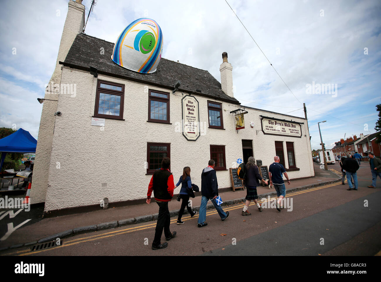 Les fans d'Écosse pourront prendre un verre au Dean's Walk Inn avant le match de la coupe du monde de rugby au stade Kingsholm de Gloucester. Date de la photo: Mercredi 23 septembre 2015. Voir l'histoire de PA RUGBYU Scotland. Le crédit photo devrait se lire comme suit : David Davies/PA Wire. Banque D'Images