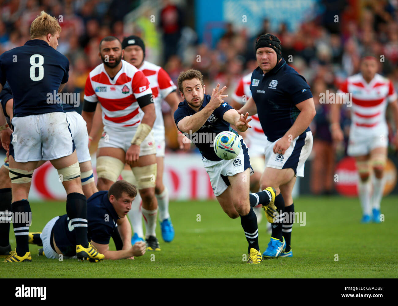 Greig Laidlaw (centre) en Écosse lors du match de la coupe du monde de rugby au stade Kingsholm, Gloucester. Date de la photo: Mercredi 23 septembre 2015. Voir l'histoire de PA RUGBYU Scotland. Le crédit photo devrait se lire comme suit : David Davies/PA Wire. Utilisation d'images fixes uniquement. L'utilisation implique l'acceptation de la Section 6 des conditions générales de RWC 2015 à :http://bit.ly/1MPElTL appelez le +44 (0)1158 447447 pour plus d'informations. Banque D'Images
