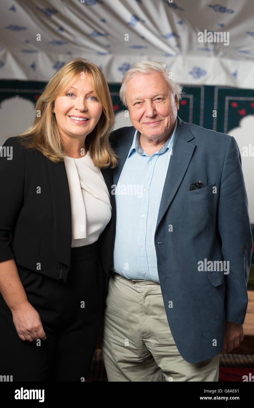 Kirsty Young et Sir David Attenborough lancent le festival radio Times au Green at Hampton court Palace avec un événement spécial mettant en vedette Sir David Attenborough qui prend maintenant sa place dans le premier Hall of Fame du radio Times, qui parle de ses 60 ans de diffusion. Banque D'Images