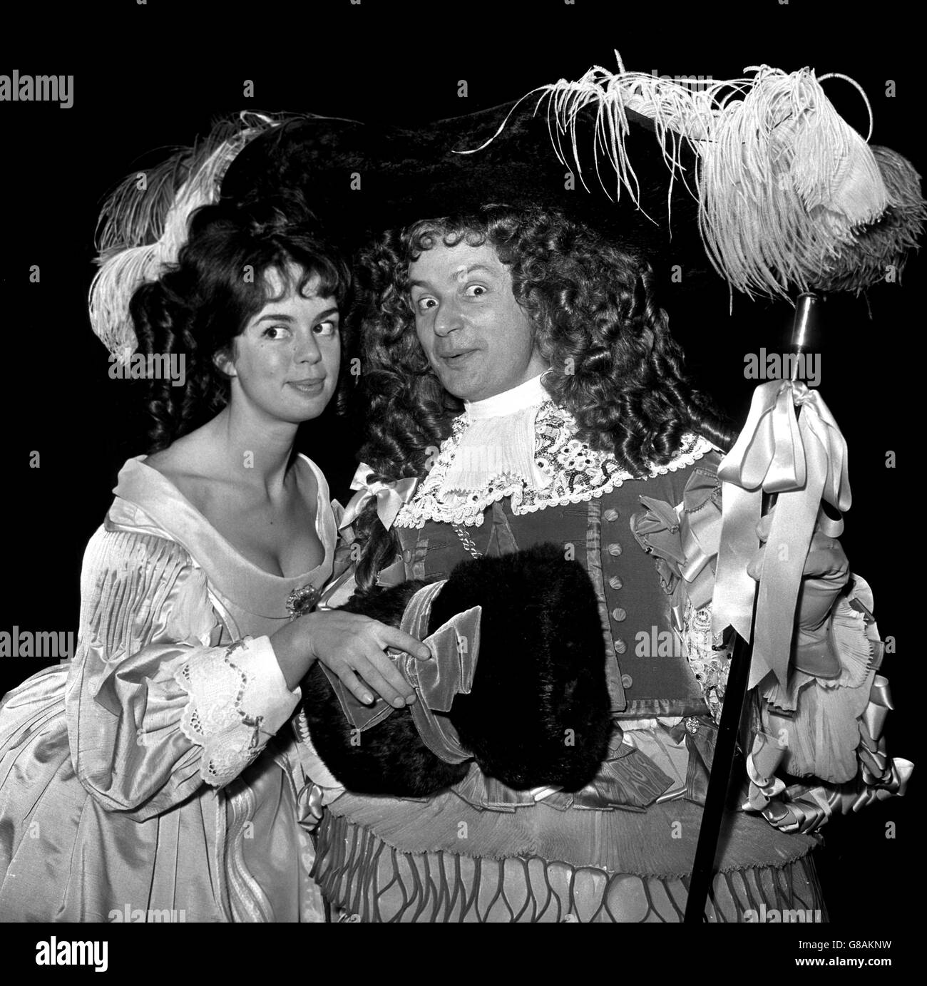 Jimmy Thompson, dans le rôle de M. de Paris, répète avec Catherine Feller, Hippolyta, au Savoy Theatre. Banque D'Images
