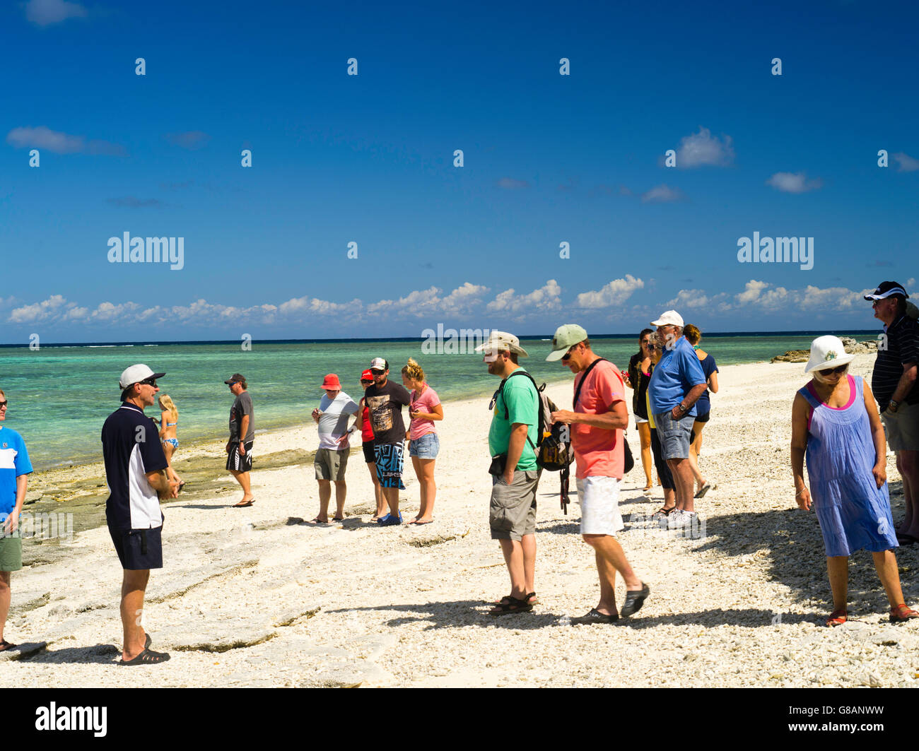 Les touristes sur la plage, sur l'île Lady Musgrave, Queensland, Australie Banque D'Images
