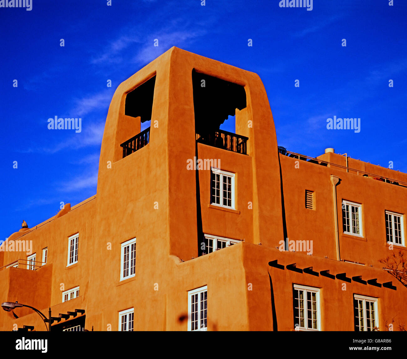 L'architecture d'Adobe au centre-ville de Santa Fe, Nouveau Mexique, USA Banque D'Images