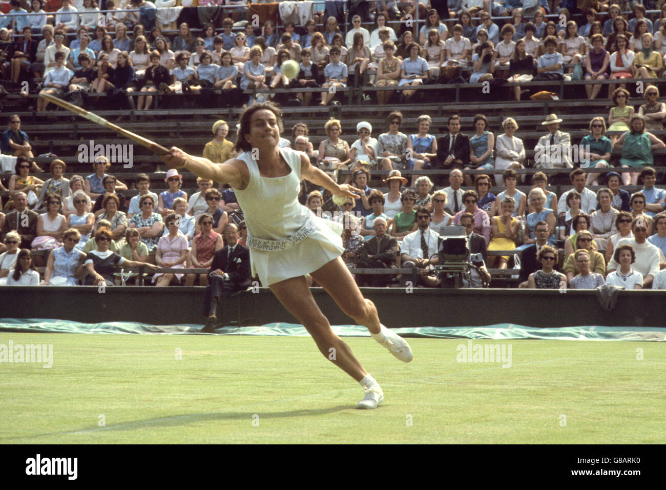 Tennis - Wightman Cup - Virginia Wade v Mary Ann Eisel - Wimbledon Banque D'Images