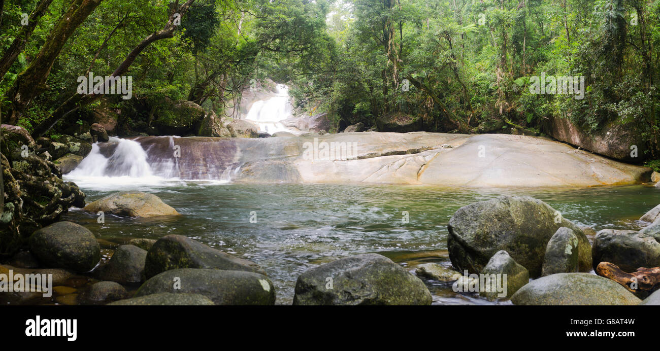 Josephine Falls, dans le Parc National de Wooroonooran, près de Babinda, Queensland, Australie. Banque D'Images