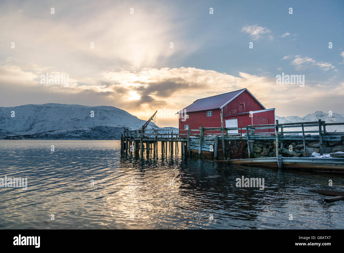 Skulsfjord sur l'île de Kvaløya, Norvège Banque D'Images