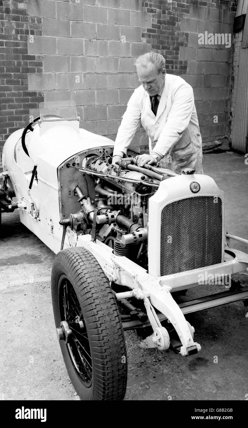 Un Vauxhall Villiers de 1921 litres, peut-être la voiture de course la plus rare au monde, a été piqué ensemble par Bill Crosland, 53 ans, de Mirfield, dans le Yorkshire. Banque D'Images