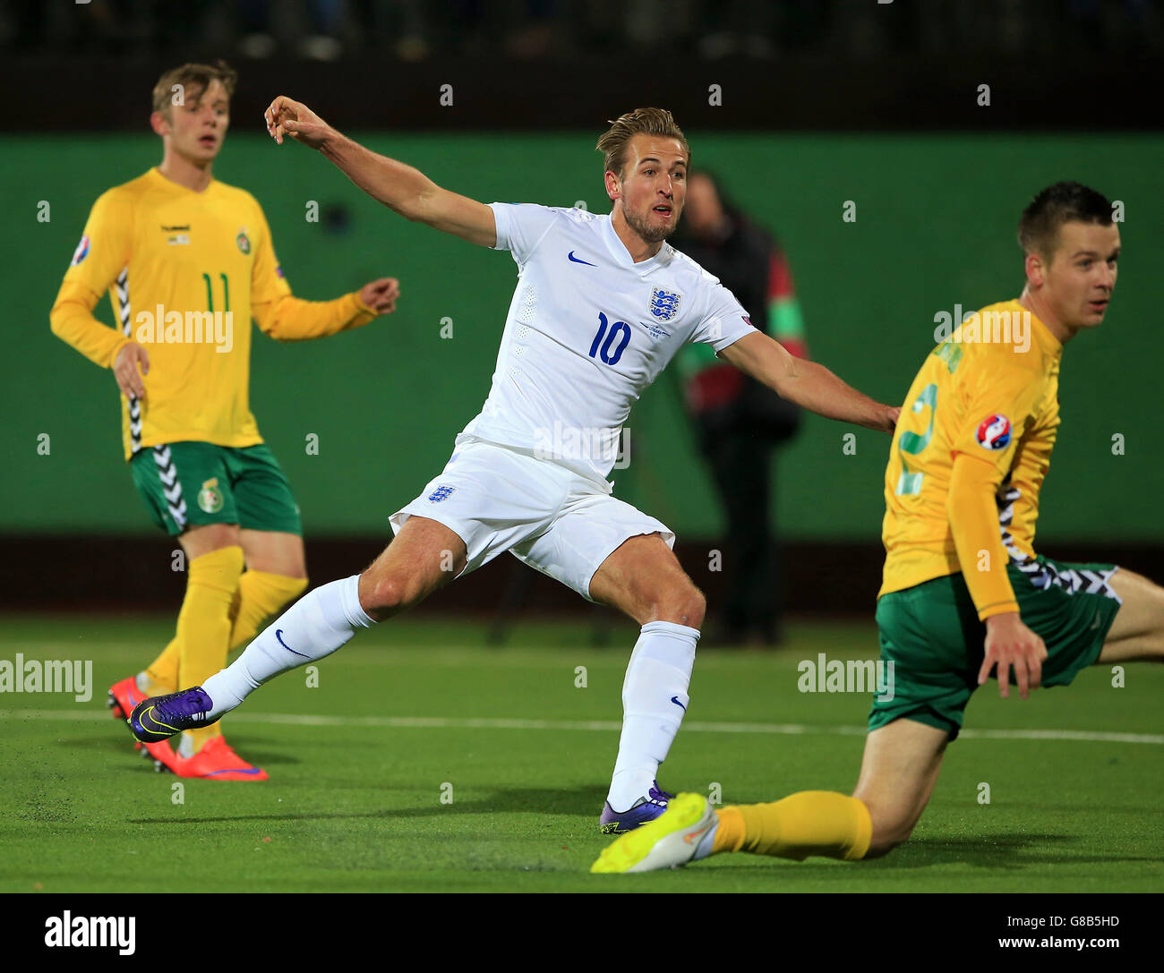 Harry Kane, en Angleterre, marque le deuxième but de son côté lors du match de qualification de l'UEFA European Championship au stade LFF, Vilnius, Lituanie. Banque D'Images