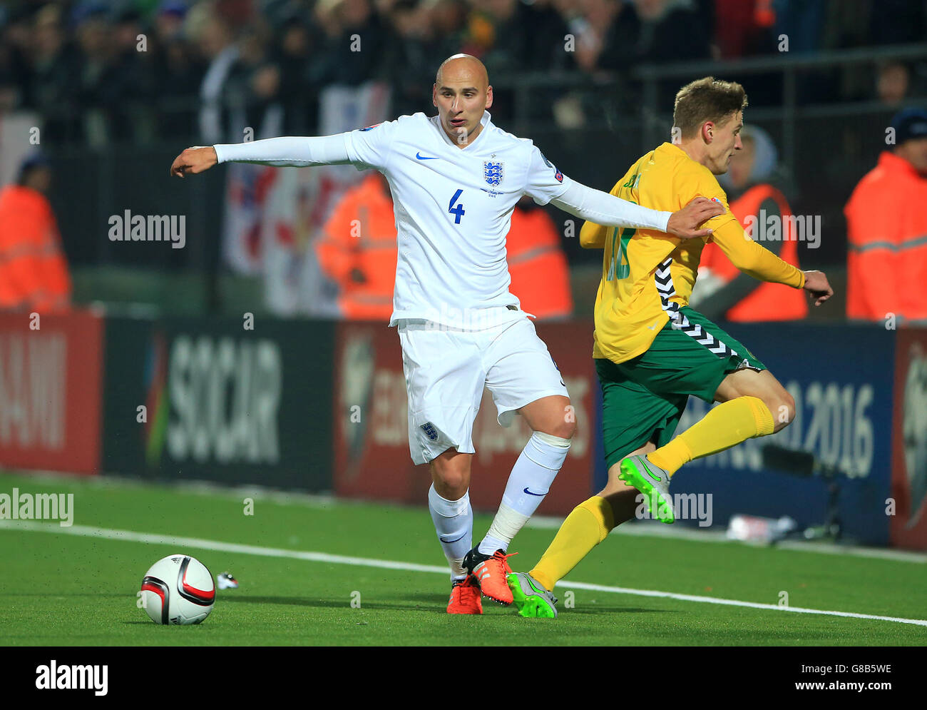 Jonjo Shelvey d'Angleterre lors du match de qualification de l'UEFA European Championship au stade LFF, Vilnius, Lituanie. Banque D'Images
