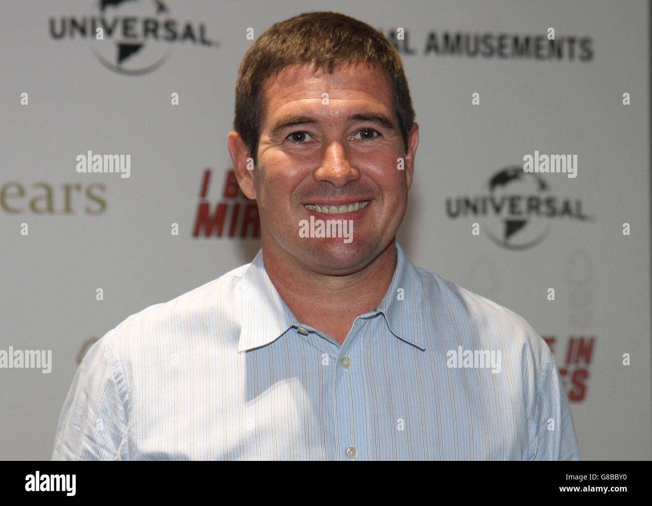 L'ancien footballeur de la forêt de Nottingham Nigel Clough assistant à la première mondiale du film I Believe in miracles au terrain de Nottingham Forest City à Nottingham. Banque D'Images